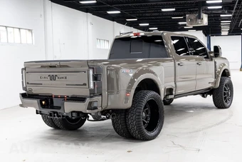 2026 Ford Super Duty F-450 King Ranch Crew Cab Long Bed DRW - miniatura 11