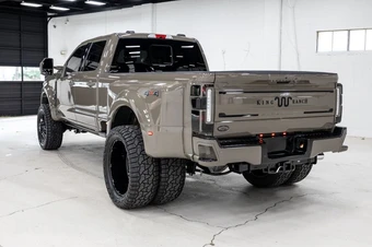 2026 Ford Super Duty F-450 King Ranch Crew Cab Long Bed DRW - miniatura 15