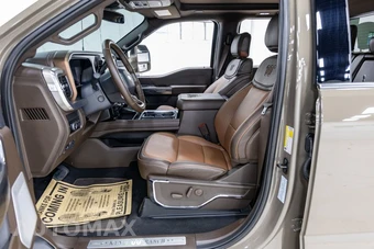 2026 Ford Super Duty F-450 King Ranch Crew Cab Long Bed DRW - miniatura 46
