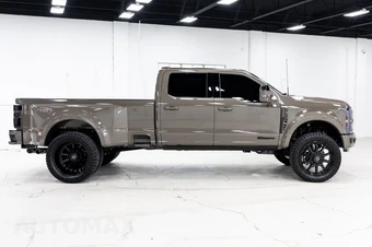 2026 Ford Super Duty F-450 King Ranch Crew Cab Long Bed DRW - miniatura 9
