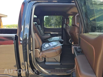 2026 Ford Super Duty F-450 King Ranch Crew Cab Long Bed DRW - miniatura 16