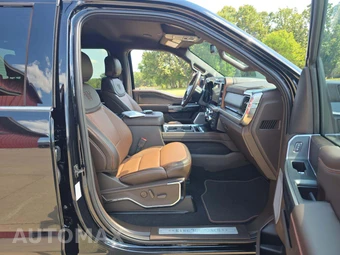 2026 Ford Super Duty F-450 King Ranch Crew Cab Long Bed DRW - miniatura 18