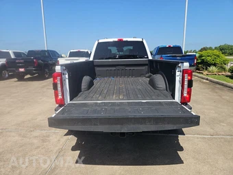 2026 Ford Super Duty F-450 Lariat Crew Cab Long Bed DRW - miniatura 16