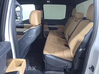 2026 Ford Super Duty F-450 Lariat Crew Cab Long Bed DRW - miniatura 13