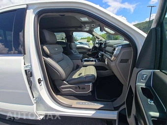 2026 Ford Super Duty F-450 Platinum Crew Cab Long Bed DRW - miniatura 15