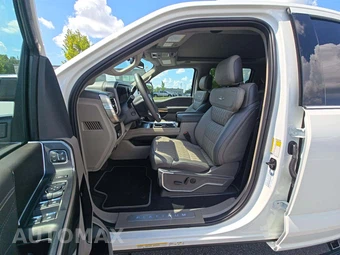2026 Ford Super Duty F-450 Platinum Crew Cab Long Bed DRW - miniatura 3