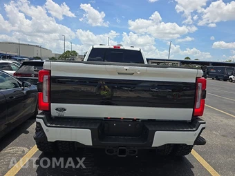 2026 Ford Super Duty F-450 Platinum Crew Cab Long Bed DRW - miniatura 5
