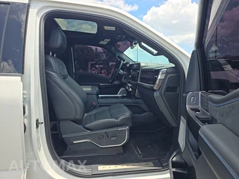2026 Ford Super Duty F-450 Platinum Crew Cab Long Bed DRW - miniatura 8