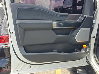 2026 Ford Super Duty F-450 Platinum Crew Cab Long Bed DRW - miniatura 9