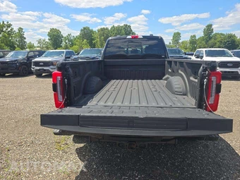 2026 Ford Super Duty F-450 Platinum Crew Cab Long Bed DRW - miniatura 14