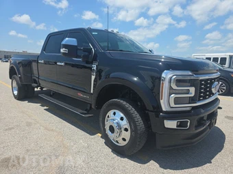 2026 Ford Super Duty F-450 Platinum Crew Cab Long Bed DRW - miniatura 3
