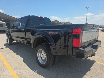 2026 Ford Super Duty F-450 Platinum Crew Cab Long Bed DRW - miniatura 6