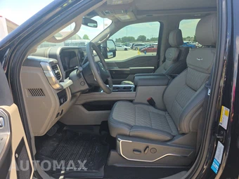 2026 Ford Super Duty F-450 Platinum Crew Cab Long Bed DRW - miniatura 7
