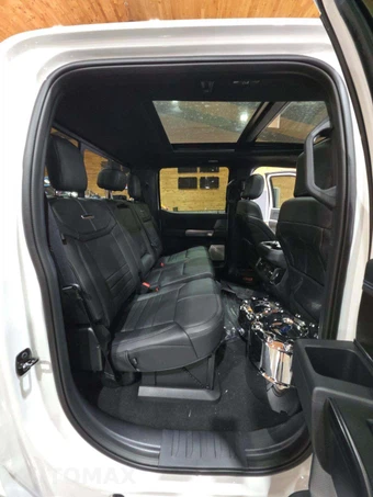 2026 Ford Super Duty F-450 Platinum Crew Cab Long Bed DRW - miniatura 16