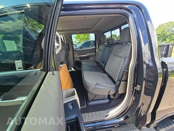 2026 Ford Super Duty F-450 Platinum Crew Cab Long Bed DRW - miniatura 10