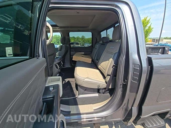 2026 Ford Super Duty F-450 Platinum Crew Cab Long Bed DRW - miniatura 13