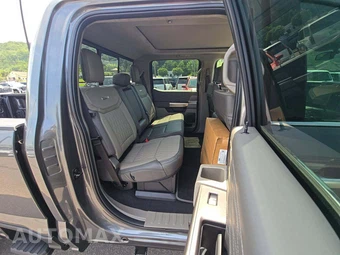 2026 Ford Super Duty F-450 Platinum Crew Cab Long Bed DRW - miniatura 16