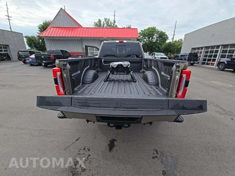 2026 Ford Super Duty F-450 Platinum Crew Cab Long Bed DRW - miniatura 11