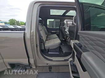 2026 Ford Super Duty F-450 Platinum Crew Cab Long Bed DRW - miniatura 13