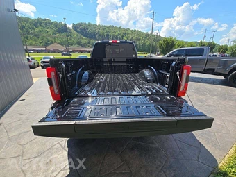2026 Ford Super Duty F-450 Platinum Crew Cab Long Bed DRW - miniatura 14