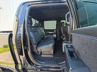 2026 Ford Super Duty F-450 Platinum Crew Cab Long Bed DRW - miniatura 16