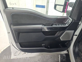 2026 Ford Super Duty F-450 Platinum Crew Cab Long Bed DRW - miniatura 9