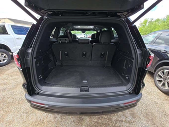 2026 GMC Acadia AT4 - miniatura 15