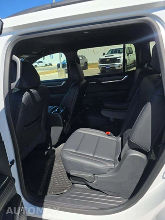 2026 GMC Acadia Elevation 4SD - miniatura 10