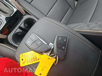2026 GMC Canyon Denali Crew Cab Short Bed 5SB - miniatura 8
