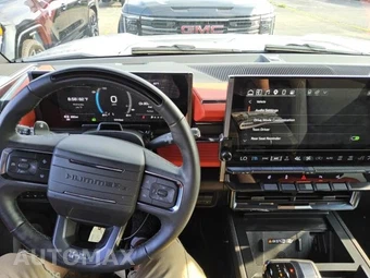 2026 GMC HUMMER EV SUV 3X - miniatura 11