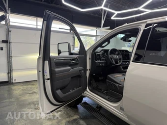 2026 GMC Sierra 2500HD AT4 Crew Cab Medium Bed - miniatura 8