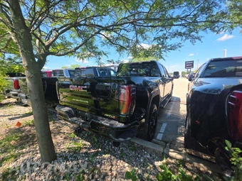 2026 GMC Sierra 2500HD AT4 Crew Cab Medium Bed - miniatura 3