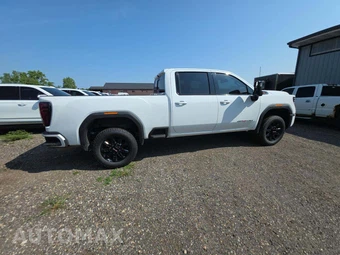 2026 GMC Sierra 2500HD AT4 Crew Cab Medium Bed - miniatura 4