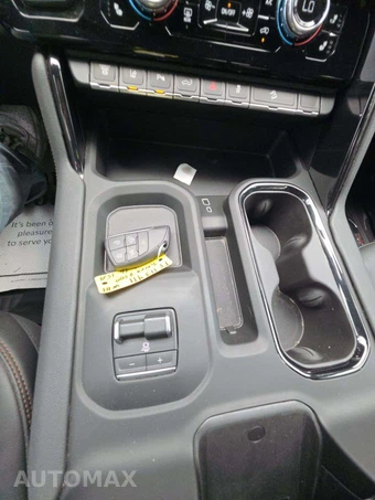 2026 GMC Sierra 2500HD AT4 Crew Cab Medium Bed - miniatura 8