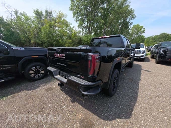 2026 GMC Sierra 2500HD AT4 Crew Cab Medium Bed - miniatura 3