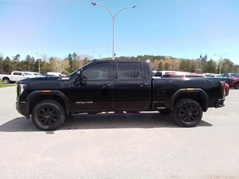 2026 GMC Sierra 2500HD AT4 Crew Cab Medium Bed - miniatura 3