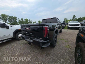 2026 GMC Sierra 2500HD AT4 Crew Cab Medium Bed - miniatura 3