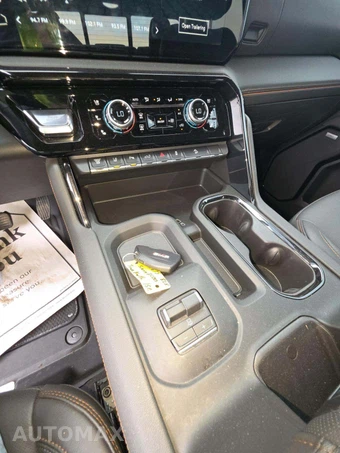 2026 GMC Sierra 2500HD AT4 Crew Cab Medium Bed - miniatura 8