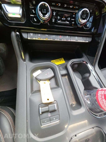 2026 GMC Sierra 2500HD AT4 Crew Cab Medium Bed - miniatura 8