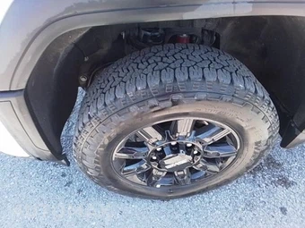 2026 GMC Sierra 2500HD AT4 Crew Cab Medium Bed - miniatura 9