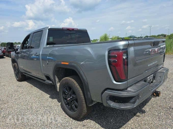 2026 GMC Sierra 2500HD AT4 Crew Cab Medium Bed - miniatura 2