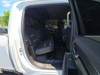 2026 GMC Sierra 2500HD AT4 Crew Cab Medium Bed 4SB - miniatura 17