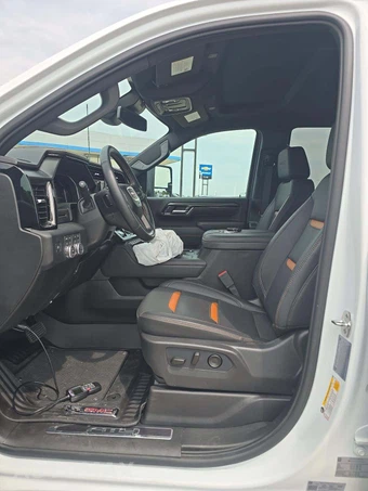 2026 GMC Sierra 2500HD AT4 Crew Cab Medium Bed 4SB - miniatura 3