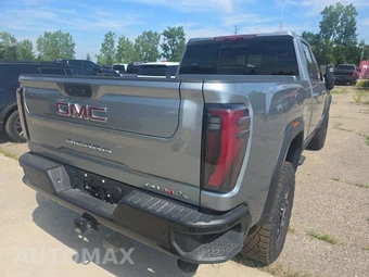 2026 GMC Sierra 2500HD AT4X Crew Cab Medium Bed - miniatura 4