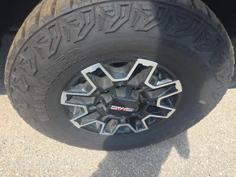 2026 GMC Sierra 2500HD AT4X Crew Cab Medium Bed - miniatura 9