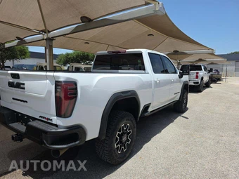 2026 GMC Sierra 2500HD AT4X Crew Cab Medium Bed - miniatura 3