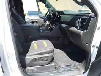 2026 GMC Sierra 3500HD AT4 Crew Cab Medium Bed - miniatura 10