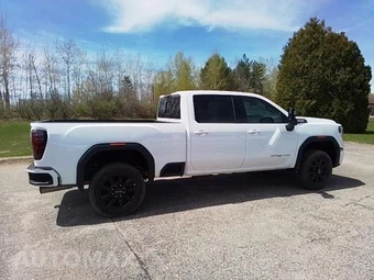 2026 GMC Sierra 3500HD AT4 Crew Cab Medium Bed - miniatura 6