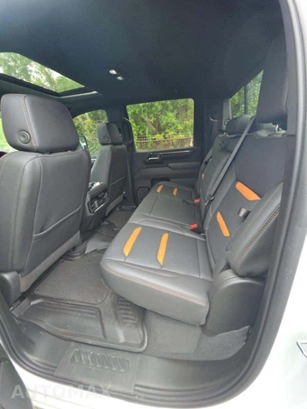 2026 GMC Sierra 3500HD AT4 Crew Cab Medium Bed - miniatura 13