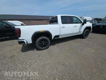 2026 GMC Sierra 3500HD AT4 Crew Cab Medium Bed - miniatura 4